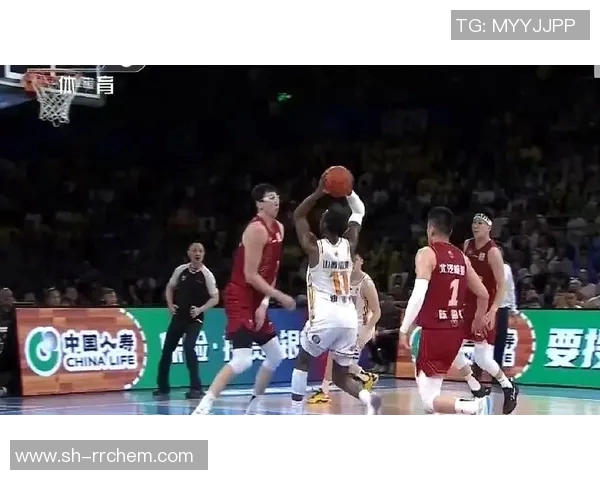 山西男篮与四川队激战正酣谁能在这场对决中笑到最后